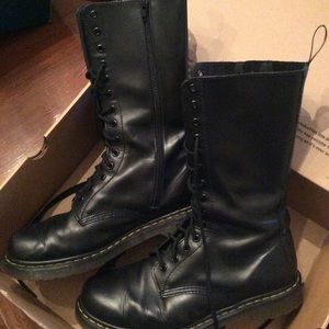 Black DMs Docs Dr. Martens